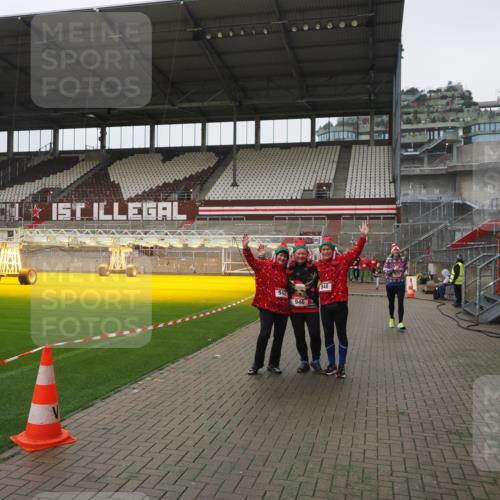 07.12.2025 - St. Pauli X-Mass-Run No. 15 Fabian Wolf http://msf.ph/oto/9411770 07.12.2025 11:14:30 Ziel 525, 942, 946, 1805 meine-sportfotos.de