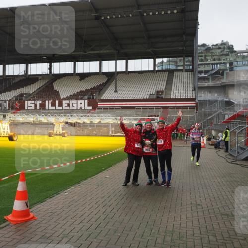 07.12.2025 - St. Pauli X-Mass-Run No. 15 Fabian Wolf http://msf.ph/oto/9411773 07.12.2025 11:14:30 Ziel 525, 942, 946, 1805 meine-sportfotos.de