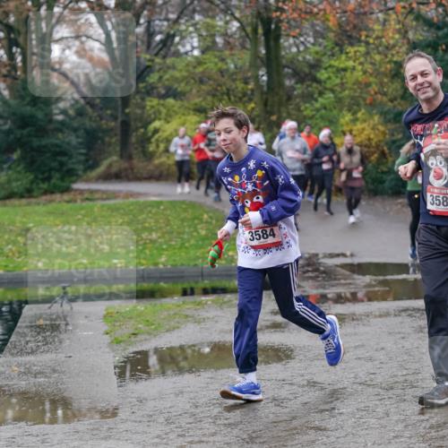 07.12.2025 - St. Pauli X-Mass-Run No. 15 Michael Burmester http://msf.ph/oto/9411782 07.12.2025 11:42:58 Laufen 3584, 3587 meine-sportfotos.de