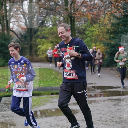07.12.2025 - St. Pauli X-Mass-Run No. 15 Michael Burmester http://msf.ph/oto/9411785 07.12.2025 11:42:58 Laufen 5, 3584, 15, 3587 meine-sportfotos.de