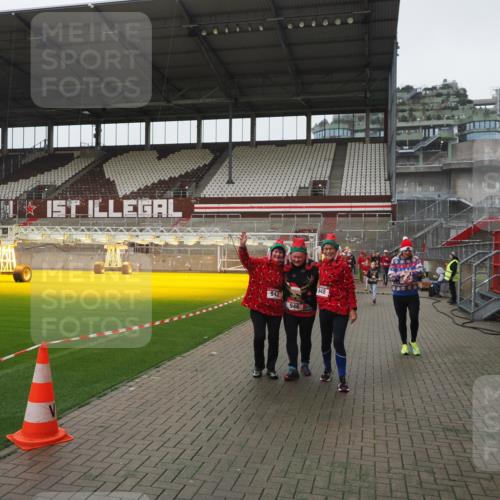 07.12.2025 - St. Pauli X-Mass-Run No. 15 Fabian Wolf http://msf.ph/oto/9411789 07.12.2025 11:14:31 Ziel 525, 1776, 1805, 1806, 2040 meine-sportfotos.de
