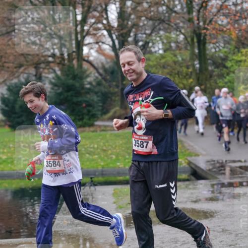 07.12.2025 - St. Pauli X-Mass-Run No. 15 Michael Burmester http://msf.ph/oto/9411791 07.12.2025 11:42:58 Laufen 15, 3584, 3587 meine-sportfotos.de
