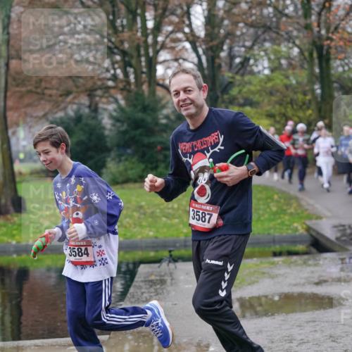 07.12.2025 - St. Pauli X-Mass-Run No. 15 Michael Burmester http://msf.ph/oto/9411794 07.12.2025 11:42:58 Laufen 15, 3584, 15, 3587 meine-sportfotos.de