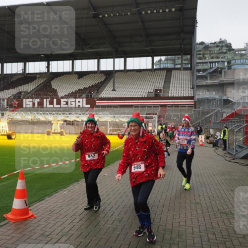 07.12.2025 - St. Pauli X-Mass-Run No. 15 Fabian Wolf http://msf.ph/oto/9411804 07.12.2025 11:14:33 Ziel 525, 1776, 1778, 1798, 1805, 1806, 2040, 2211, 4010 meine-sportfotos.de