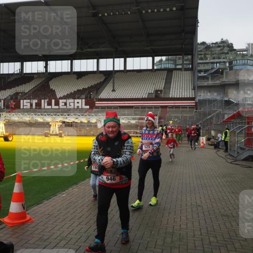 07.12.2025 - St. Pauli X-Mass-Run No. 15 Fabian Wolf http://msf.ph/oto/9411813 07.12.2025 11:14:34 Ziel 525, 1776, 1778, 1798, 1804, 1805, 1806, 1807, 2040, 2211, 4010 meine-sportfotos.de