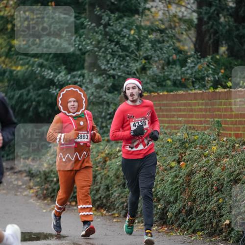07.12.2025 - St. Pauli X-Mass-Run No. 15 Michael Burmester http://msf.ph/oto/9411817 07.12.2025 10:00:22 Laufen 8893, 4338 meine-sportfotos.de