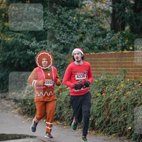 07.12.2025 - St. Pauli X-Mass-Run No. 15 Michael Burmester http://msf.ph/oto/9411820 07.12.2025 10:00:22 Laufen 3893, 4338 meine-sportfotos.de