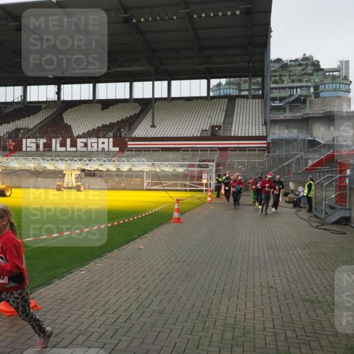07.12.2025 - St. Pauli X-Mass-Run No. 15 Fabian Wolf http://msf.ph/oto/9411840 07.12.2025 11:14:37 Ziel 525, 1776, 1778, 1798, 1804, 1805, 1806, 1807, 2040, 2211, 4010 meine-sportfotos.de