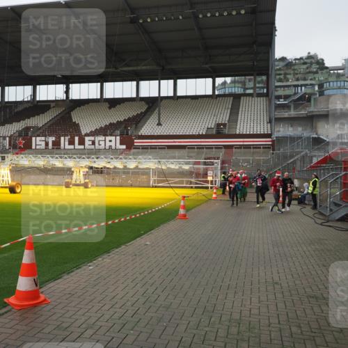 07.12.2025 - St. Pauli X-Mass-Run No. 15 Fabian Wolf http://msf.ph/oto/9411846 07.12.2025 11:14:37 Ziel 525, 1776, 1778, 1798, 1804, 1805, 1806, 1807, 2040, 2211, 4010 meine-sportfotos.de