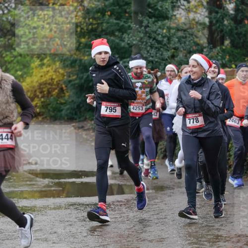 07.12.2025 - St. Pauli X-Mass-Run No. 15 Michael Burmester http://msf.ph/oto/9411854 07.12.2025 11:43:06 Laufen 1444, 5, 795, 4253, 42, 778, 2463, 4109 meine-sportfotos.de