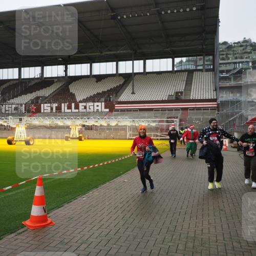 07.12.2025 - St. Pauli X-Mass-Run No. 15 Fabian Wolf http://msf.ph/oto/9411862 07.12.2025 11:14:42 Ziel 525, 922, 1776, 1778, 1798, 1804, 1805, 1806, 1807, 2040, 2211, 4010 meine-sportfotos.de