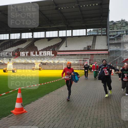 07.12.2025 - St. Pauli X-Mass-Run No. 15 Fabian Wolf http://msf.ph/oto/9411865 07.12.2025 11:14:42 Ziel 525, 922, 1776, 1778, 1798, 1804, 1805, 1806, 1807, 2040, 2211, 4010 meine-sportfotos.de
