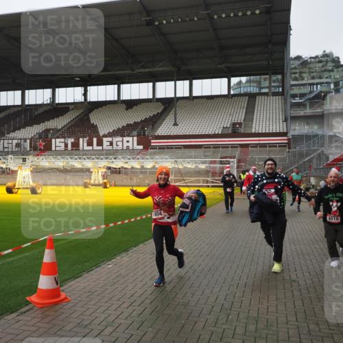 07.12.2025 - St. Pauli X-Mass-Run No. 15 Fabian Wolf http://msf.ph/oto/9411871 07.12.2025 11:14:43 Ziel 525, 922, 1776, 1778, 1798, 1804, 1805, 1806, 1807, 2040, 2211, 4010 meine-sportfotos.de