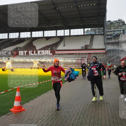 07.12.2025 - St. Pauli X-Mass-Run No. 15 Fabian Wolf http://msf.ph/oto/9411874 07.12.2025 11:14:43 Ziel 525, 922, 1776, 1778, 1798, 1804, 1805, 1806, 1807, 2040, 2211, 4010 meine-sportfotos.de