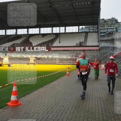 07.12.2025 - St. Pauli X-Mass-Run No. 15 Fabian Wolf http://msf.ph/oto/9411895 07.12.2025 11:14:46 Ziel 922, 1776, 1778, 1798, 1804, 1805, 1806, 1807, 2040, 2211, 4010 meine-sportfotos.de
