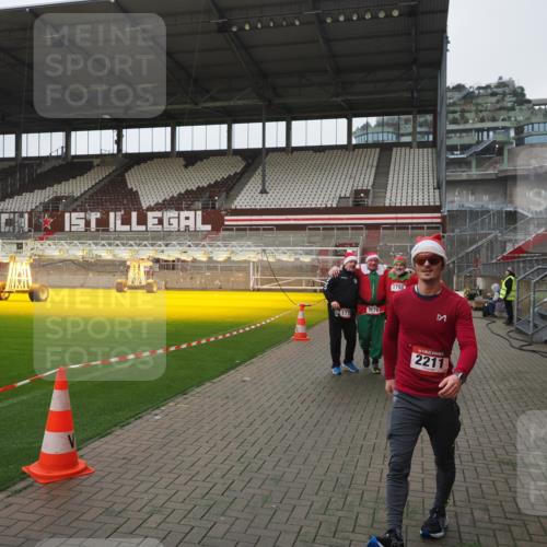 07.12.2025 - St. Pauli X-Mass-Run No. 15 Fabian Wolf http://msf.ph/oto/9411917 07.12.2025 11:14:48 Ziel 922, 1776, 1778, 1798, 1804, 1805, 1806, 1807, 2040, 2211, 4010 meine-sportfotos.de