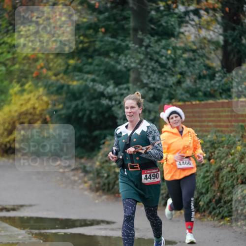07.12.2025 - St. Pauli X-Mass-Run No. 15 Michael Burmester http://msf.ph/oto/9411938 07.12.2025 10:00:37 Laufen 4490, 4466 meine-sportfotos.de