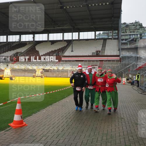 07.12.2025 - St. Pauli X-Mass-Run No. 15 Fabian Wolf http://msf.ph/oto/9411940 07.12.2025 11:14:51 Ziel 922, 1776, 1778, 1798, 1804, 1806, 1807, 2040, 2211, 4010 meine-sportfotos.de