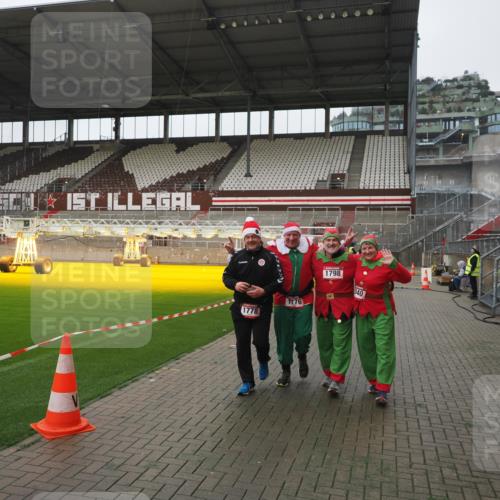 07.12.2025 - St. Pauli X-Mass-Run No. 15 Fabian Wolf http://msf.ph/oto/9411946 07.12.2025 11:14:51 Ziel 922, 1776, 1778, 1798, 1804, 1806, 1807, 2040, 2211, 4010 meine-sportfotos.de