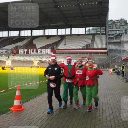 07.12.2025 - St. Pauli X-Mass-Run No. 15 Fabian Wolf http://msf.ph/oto/9411958 07.12.2025 11:14:52 Ziel 922, 1778, 1798, 1804, 1807, 2211, 4010 meine-sportfotos.de