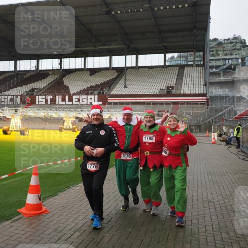 07.12.2025 - St. Pauli X-Mass-Run No. 15 Fabian Wolf http://msf.ph/oto/9411961 07.12.2025 11:14:52 Ziel 922, 1778, 1798, 1804, 1807, 2211, 4010 meine-sportfotos.de