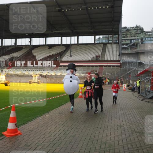 07.12.2025 - St. Pauli X-Mass-Run No. 15 Fabian Wolf http://msf.ph/oto/9411996 07.12.2025 11:15:11 Ziel 313, 1623, 1627, 1662, 3133 meine-sportfotos.de