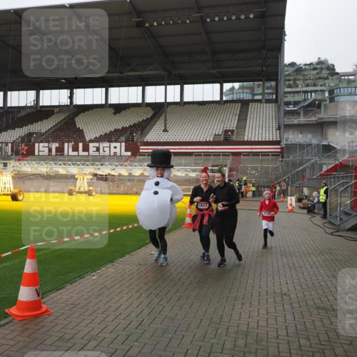 07.12.2025 - St. Pauli X-Mass-Run No. 15 Fabian Wolf http://msf.ph/oto/9411999 07.12.2025 11:15:11 Ziel 313, 1623, 1627, 1662, 3133 meine-sportfotos.de