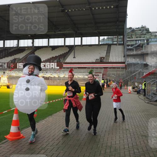 07.12.2025 - St. Pauli X-Mass-Run No. 15 Fabian Wolf http://msf.ph/oto/9412016 07.12.2025 11:15:12 Ziel 313, 1623, 1627, 1662, 3133 meine-sportfotos.de