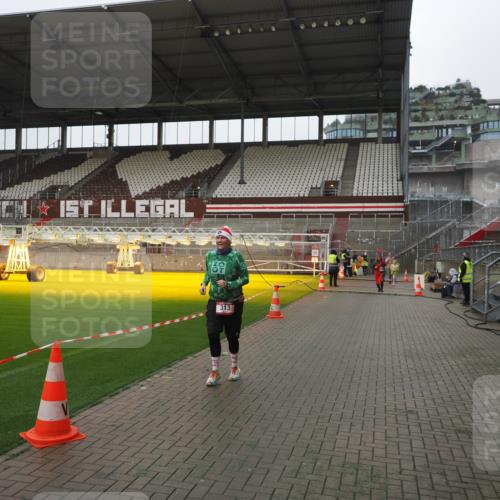 07.12.2025 - St. Pauli X-Mass-Run No. 15 Fabian Wolf http://msf.ph/oto/9412049 07.12.2025 11:15:15 Ziel 313, 1218, 1623, 1627, 1662, 3133 meine-sportfotos.de