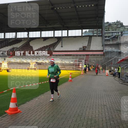 07.12.2025 - St. Pauli X-Mass-Run No. 15 Fabian Wolf http://msf.ph/oto/9412052 07.12.2025 11:15:16 Ziel 313, 391, 1218, 1282, 1623, 1627, 1662, 3133 meine-sportfotos.de