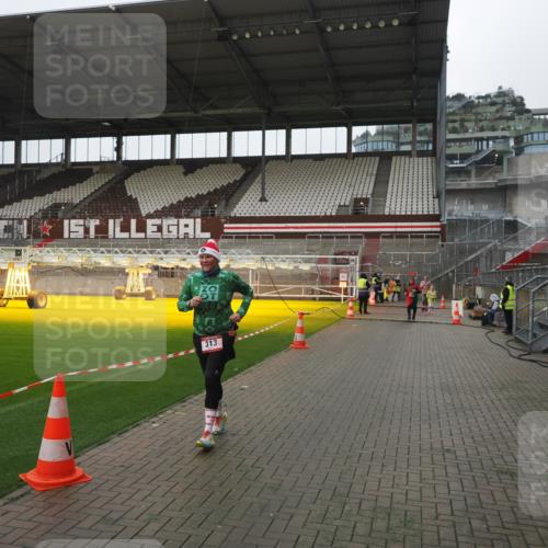 07.12.2025 - St. Pauli X-Mass-Run No. 15 Fabian Wolf http://msf.ph/oto/9412055 07.12.2025 11:15:16 Ziel 313, 391, 1218, 1282, 1623, 1627, 1662, 3133 meine-sportfotos.de