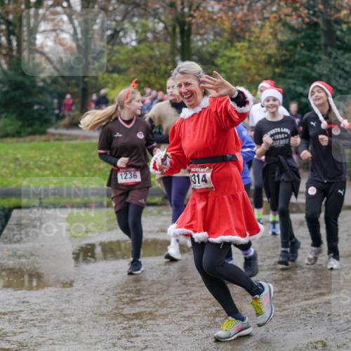 07.12.2025 - St. Pauli X-Mass-Run No. 15 Michael Burmester http://msf.ph/oto/9412057 07.12.2025 11:43:25 Laufen 1236, 314, 1994, 4006 meine-sportfotos.de
