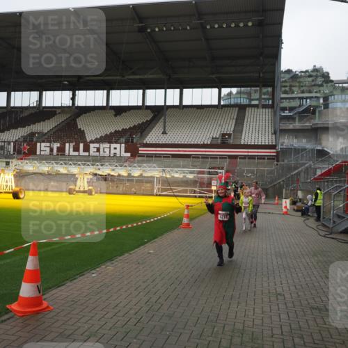 07.12.2025 - St. Pauli X-Mass-Run No. 15 Fabian Wolf http://msf.ph/oto/9412064 07.12.2025 11:15:22 Ziel 313, 391, 1218, 1282, 1627, 1662, 3133 meine-sportfotos.de