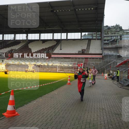 07.12.2025 - St. Pauli X-Mass-Run No. 15 Fabian Wolf http://msf.ph/oto/9412067 07.12.2025 11:15:22 Ziel 313, 391, 1218, 1282, 1627, 1662, 3133 meine-sportfotos.de