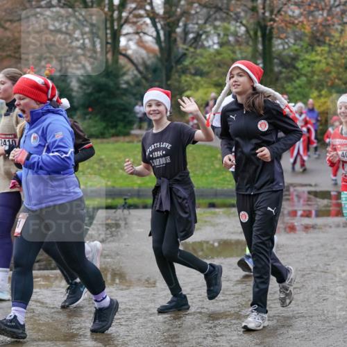 07.12.2025 - St. Pauli X-Mass-Run No. 15 Michael Burmester http://msf.ph/oto/9412077 07.12.2025 11:43:26 Laufen 2410, 1994, 4006 meine-sportfotos.de