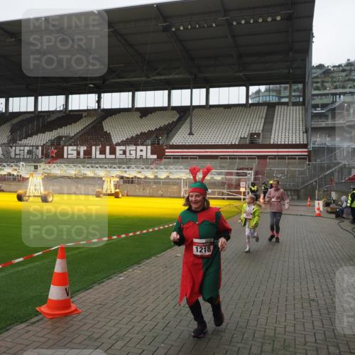 07.12.2025 - St. Pauli X-Mass-Run No. 15 Fabian Wolf http://msf.ph/oto/9412087 07.12.2025 11:15:23 Ziel 313, 391, 1218, 1282, 3133 meine-sportfotos.de