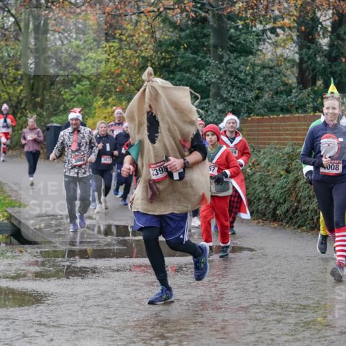 07.12.2025 - St. Pauli X-Mass-Run No. 15 Michael Burmester http://msf.ph/oto/9412119 07.12.2025 11:43:30 Laufen 3898, 3833, 2398, 67, 99, 008 meine-sportfotos.de