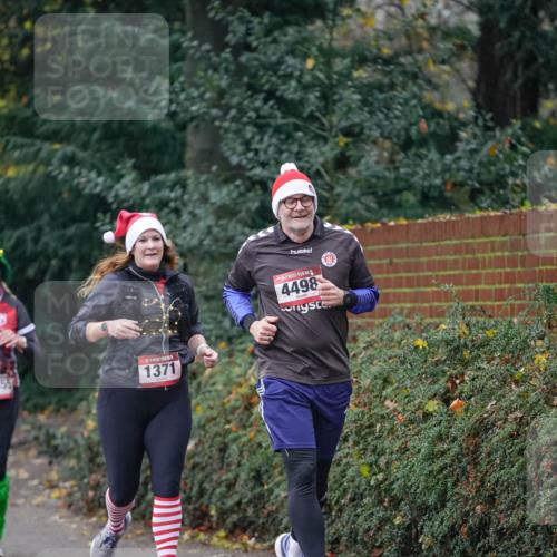 07.12.2025 - St. Pauli X-Mass-Run No. 15 Michael Burmester http://msf.ph/oto/9412127 07.12.2025 10:01:02 Laufen 55, 1371, 5, 4498 meine-sportfotos.de
