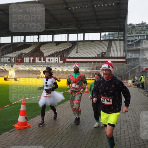 07.12.2025 - St. Pauli X-Mass-Run No. 15 Fabian Wolf http://msf.ph/oto/9412135 07.12.2025 11:15:53 Ziel 8, 14, 372, 2194 meine-sportfotos.de
