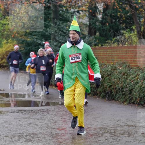 07.12.2025 - St. Pauli X-Mass-Run No. 15 Michael Burmester http://msf.ph/oto/9412143 07.12.2025 11:43:32 Laufen 4367, 3835, 5, 4365 meine-sportfotos.de
