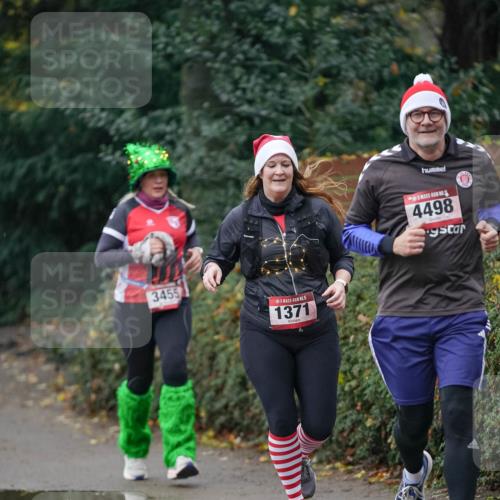07.12.2025 - St. Pauli X-Mass-Run No. 15 Michael Burmester http://msf.ph/oto/9412145 07.12.2025 10:01:03 Laufen 3455, 15, 1371, 4498 meine-sportfotos.de