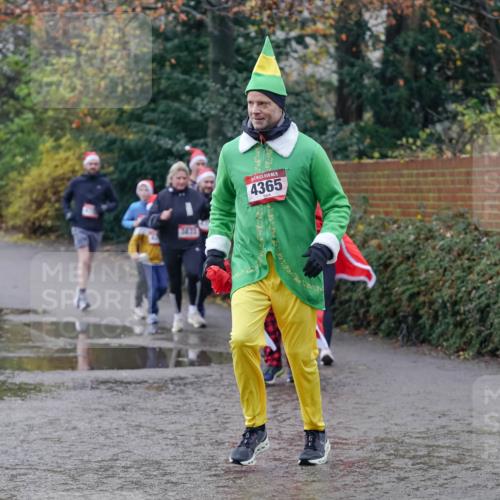 07.12.2025 - St. Pauli X-Mass-Run No. 15 Michael Burmester http://msf.ph/oto/9412146 07.12.2025 11:43:32 Laufen 5, 4367, 3833, 4365 meine-sportfotos.de