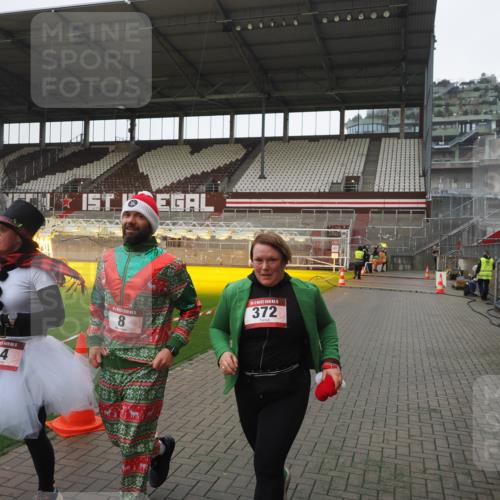 07.12.2025 - St. Pauli X-Mass-Run No. 15 Fabian Wolf http://msf.ph/oto/9412150 07.12.2025 11:15:54 Ziel 8, 14, 372, 2194 meine-sportfotos.de