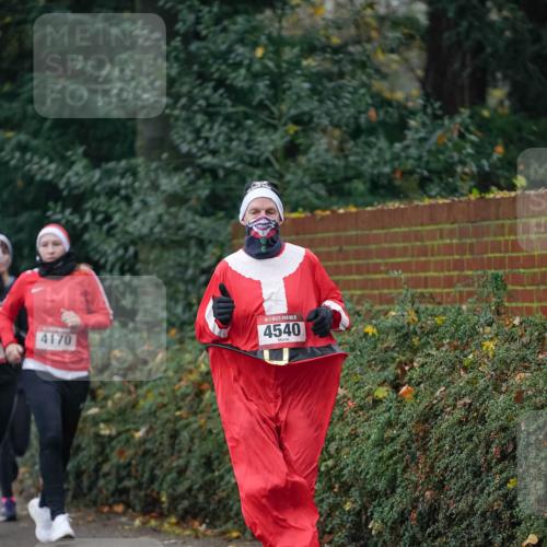 07.12.2025 - St. Pauli X-Mass-Run No. 15 Michael Burmester http://msf.ph/oto/9412163 07.12.2025 10:01:08 Laufen 4170, 4540 meine-sportfotos.de