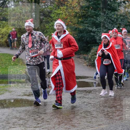 07.12.2025 - St. Pauli X-Mass-Run No. 15 Michael Burmester http://msf.ph/oto/9412164 07.12.2025 11:43:34 Laufen 3898, 3899, 4035, 689, 3692, 2747 meine-sportfotos.de