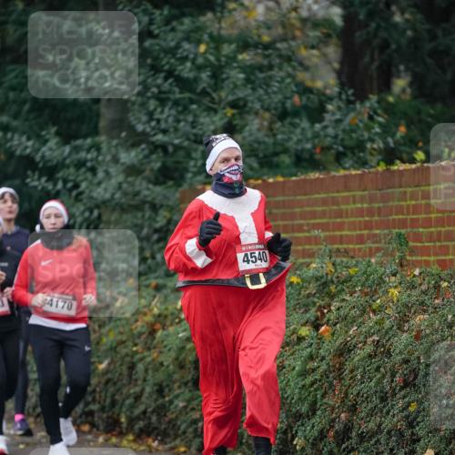 07.12.2025 - St. Pauli X-Mass-Run No. 15 Michael Burmester http://msf.ph/oto/9412169 07.12.2025 10:01:08 Laufen 4170, 4540 meine-sportfotos.de