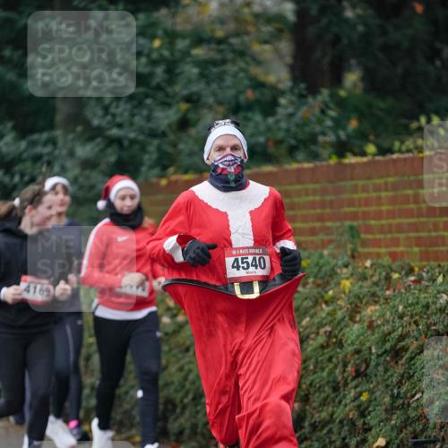 07.12.2025 - St. Pauli X-Mass-Run No. 15 Michael Burmester http://msf.ph/oto/9412172 07.12.2025 10:01:09 Laufen 4169, 5, 4540 meine-sportfotos.de