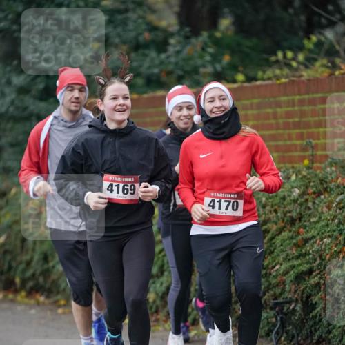 07.12.2025 - St. Pauli X-Mass-Run No. 15 Michael Burmester http://msf.ph/oto/9412190 07.12.2025 10:01:11 Laufen 5, 4169, 15, 4170 meine-sportfotos.de