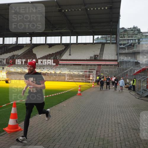 07.12.2025 - St. Pauli X-Mass-Run No. 15 Fabian Wolf http://msf.ph/oto/9412192 07.12.2025 11:16:05 Ziel 1800, 1802, 1821, 1825, 2195, 2464, 3326 meine-sportfotos.de