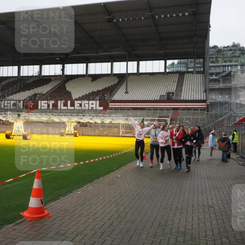 07.12.2025 - St. Pauli X-Mass-Run No. 15 Fabian Wolf http://msf.ph/oto/9412211 07.12.2025 11:16:14 Ziel 1800, 1802, 1821, 1825, 2195, 2464, 3241, 3256, 3326 meine-sportfotos.de
